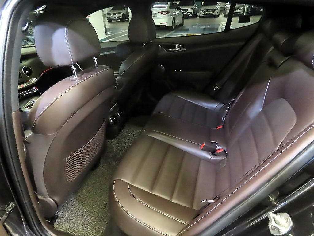 기아 스팅어 가솔린 2.0 터보 AWD 플래티넘 이미지 7