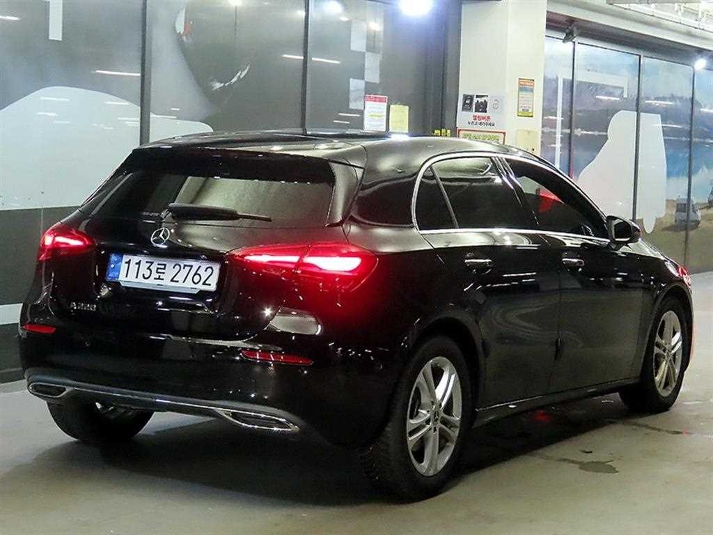 벤츠 A 클래스 A클래스 W177 A220 해치백 이미지 4
