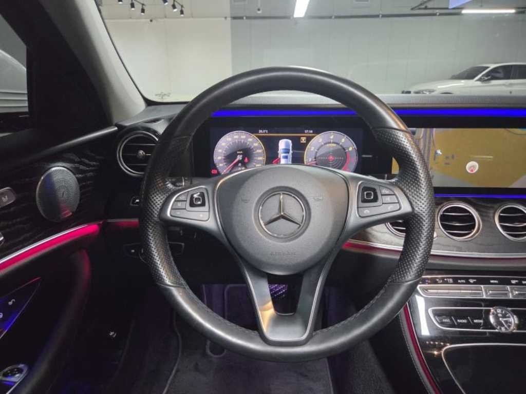 벤츠 E 클래스 E-클래스 W213 E300 4MATIC 익스클루시브 이미지 10