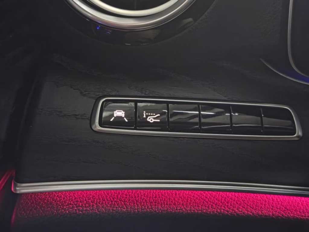 벤츠 E 클래스 E-클래스 W213 E300 4MATIC 익스클루시브 이미지 15