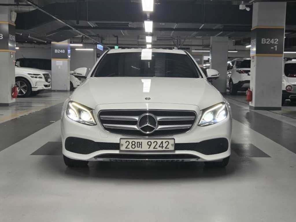 벤츠 E 클래스 E-클래스 W213 E300 4MATIC 익스클루시브 이미지 2
