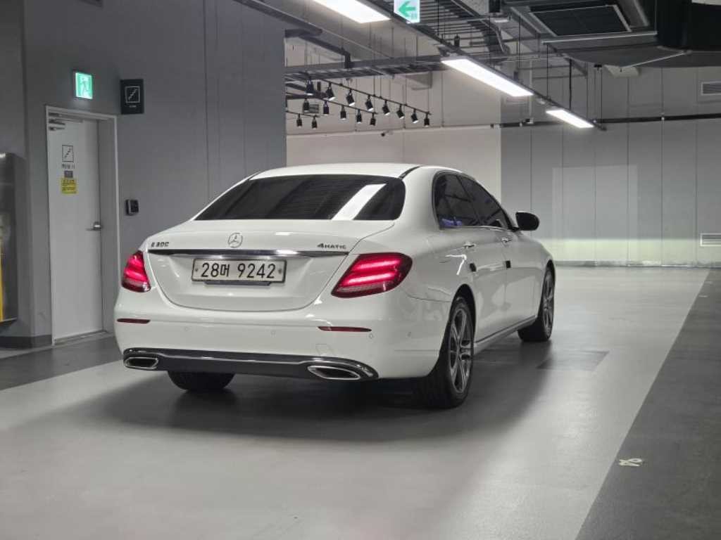 벤츠 E 클래스 E-클래스 W213 E300 4MATIC 익스클루시브 이미지 4