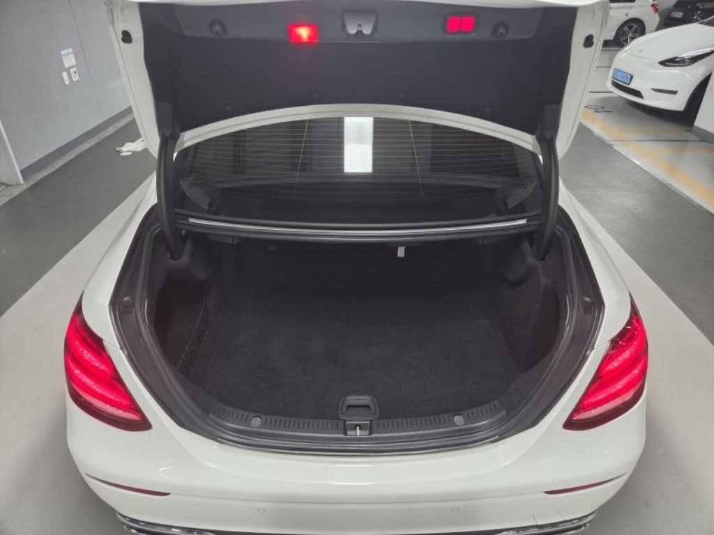 벤츠 E 클래스 E-클래스 W213 E300 4MATIC 익스클루시브 이미지 6