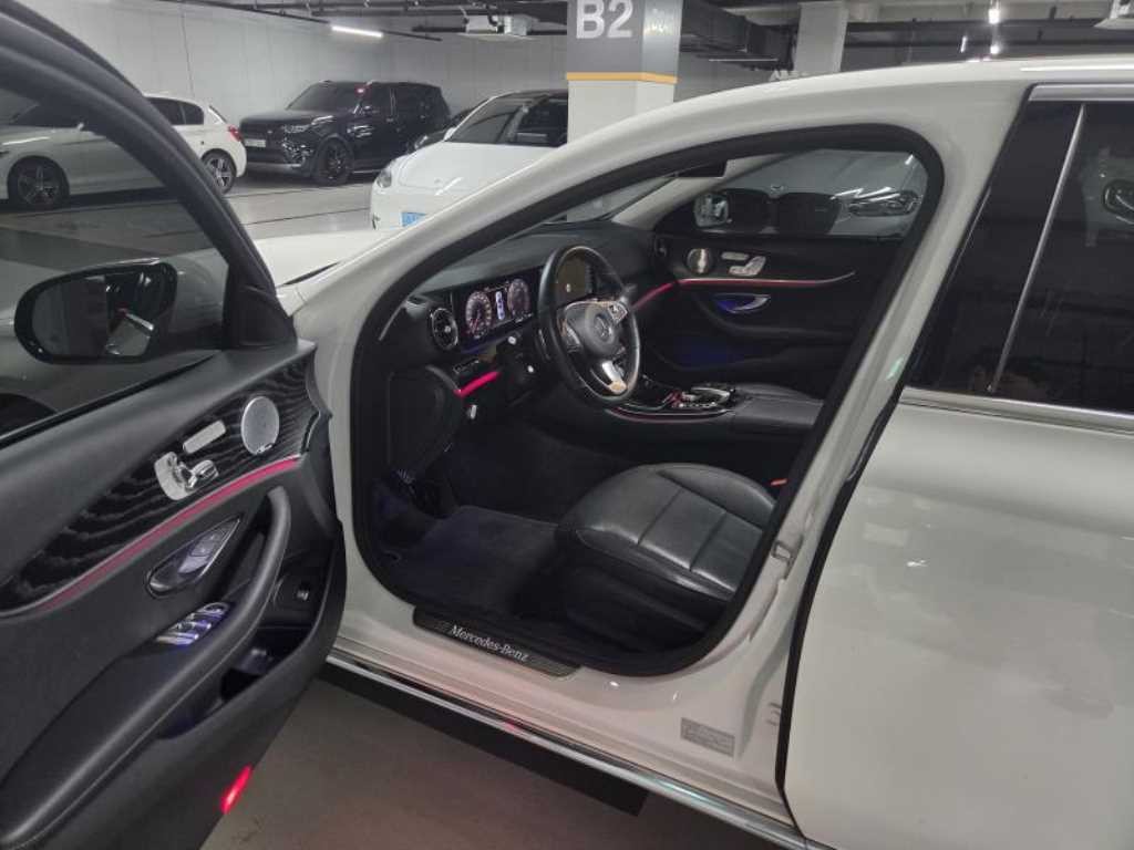 벤츠 E 클래스 E-클래스 W213 E300 4MATIC 익스클루시브 이미지 7