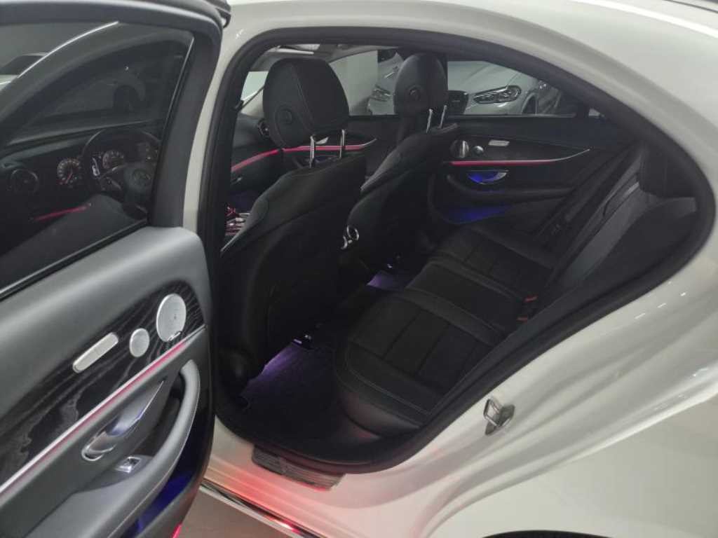 벤츠 E 클래스 E-클래스 W213 E300 4MATIC 익스클루시브 이미지 8