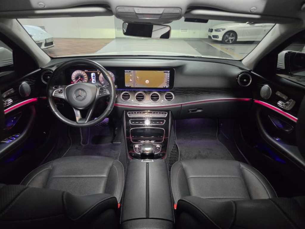 벤츠 E 클래스 E-클래스 W213 E300 4MATIC 익스클루시브 이미지 9