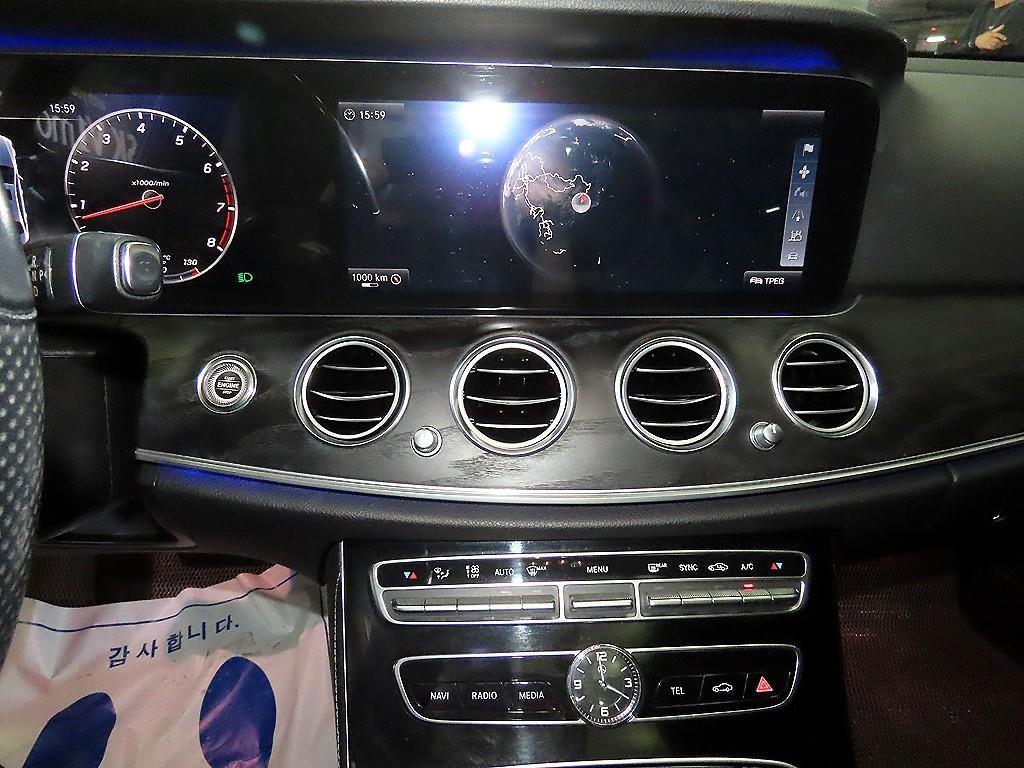 벤츠 E 클래스 E-클래스 W213 E300 4MATIC 아방가르드 이미지 11