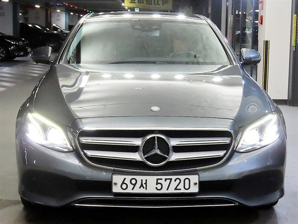 벤츠 E 클래스 E-클래스 W213 E300 4MATIC 아방가르드 이미지 2
