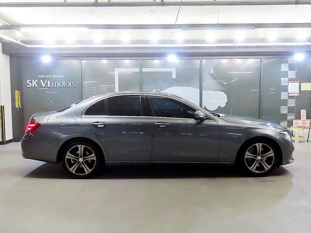 벤츠 E 클래스 E-클래스 W213 E300 4MATIC 아방가르드 이미지 3
