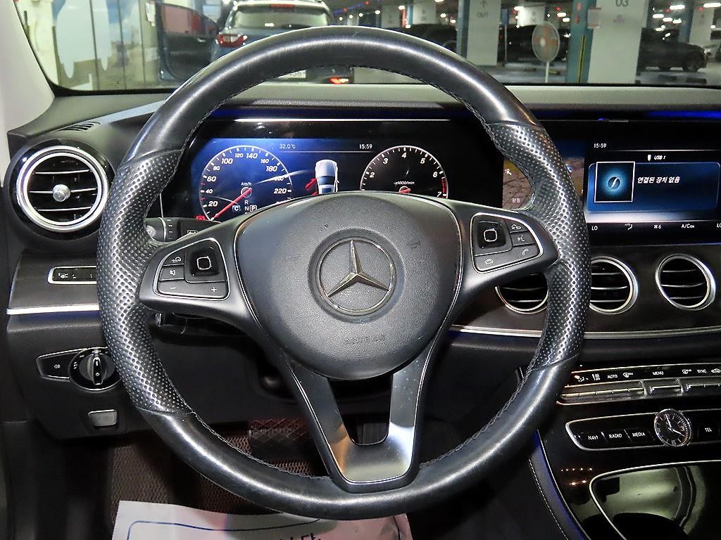 벤츠 E 클래스 E-클래스 W213 E300 4MATIC 아방가르드 이미지 8