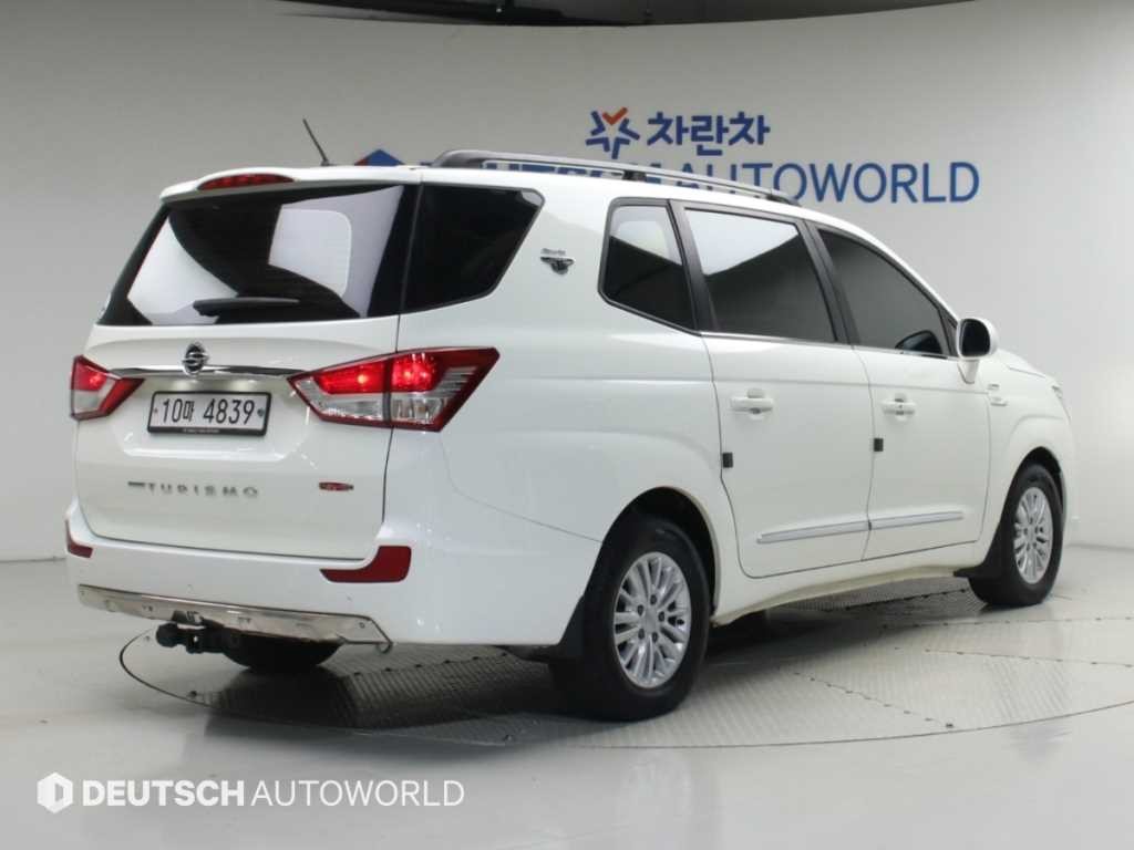 KG모빌리티(쌍용) 코란도 코란도투리스모 4WD TX 9인승 이미지 2