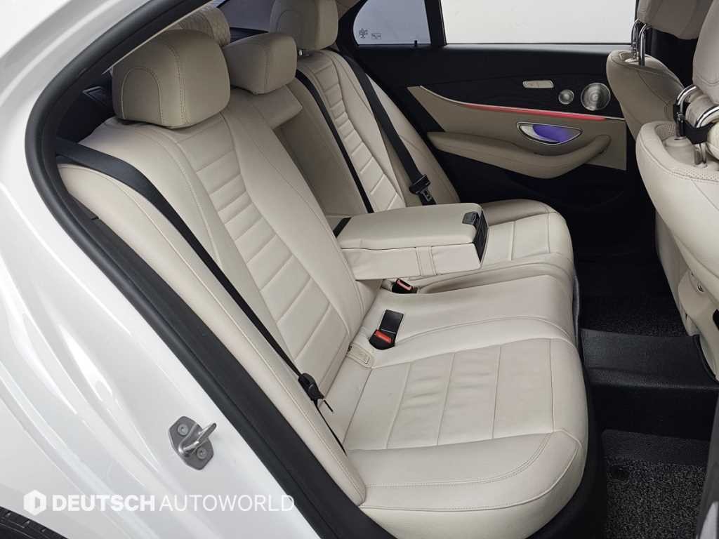 벤츠 E 클래스 E-클래스 W213 E300 4MATIC 아방가르드 이미지 12