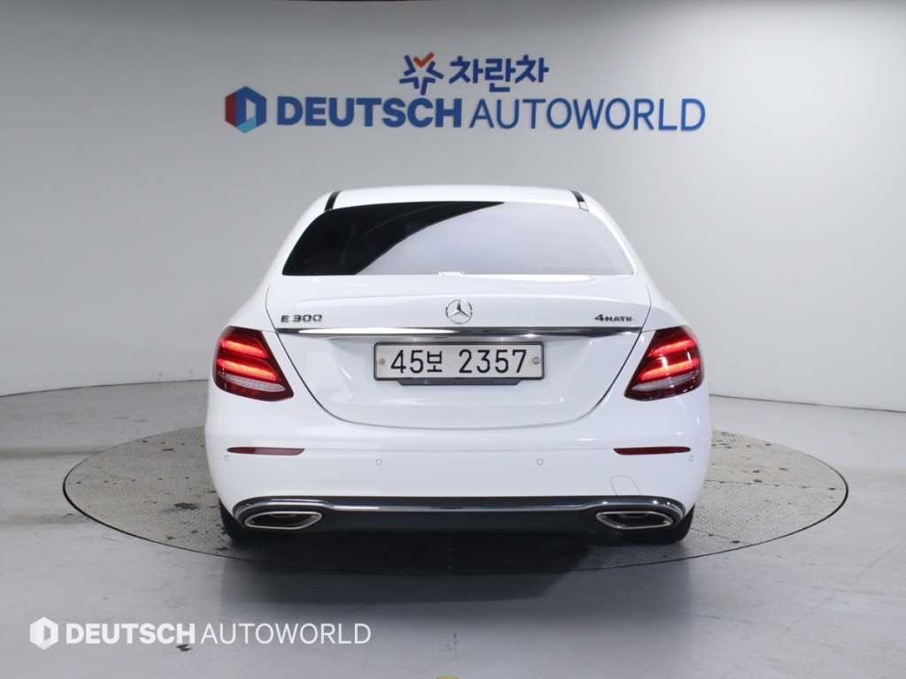 벤츠 E 클래스 E-클래스 W213 E300 4MATIC 아방가르드 이미지 4