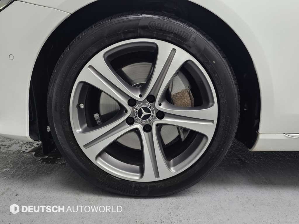 벤츠 E 클래스 E-클래스 W213 E300 4MATIC 아방가르드 이미지 5