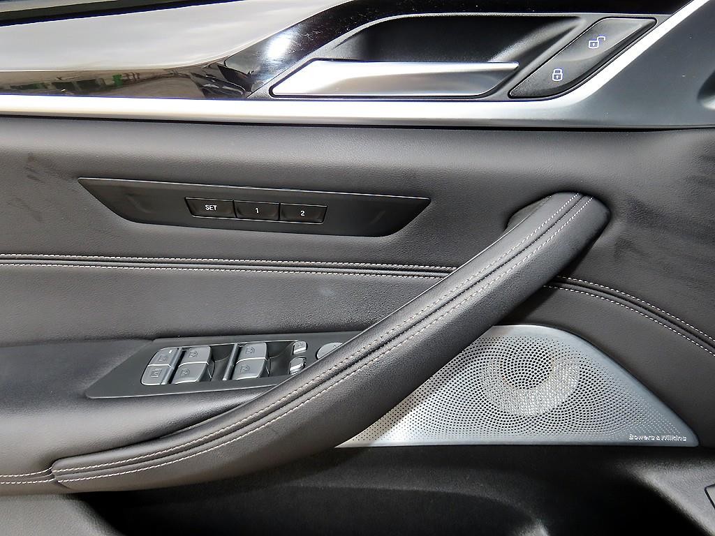 BMW 5시리즈 5시리즈 (G30) M550i xDrive 이미지 11