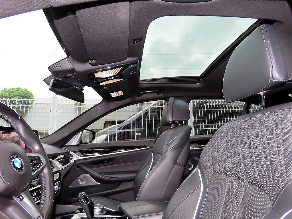 BMW 5시리즈 5시리즈 (G30) M550i xDrive 이미지 17
