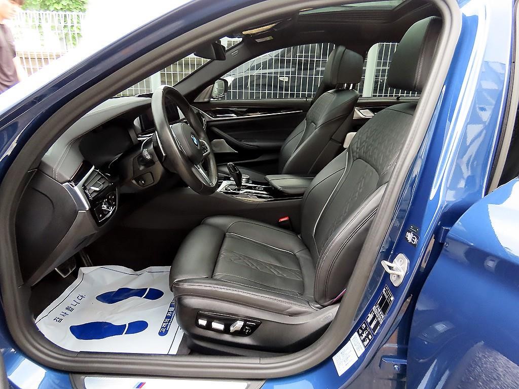 BMW 5시리즈 5시리즈 (G30) M550i xDrive 이미지 5