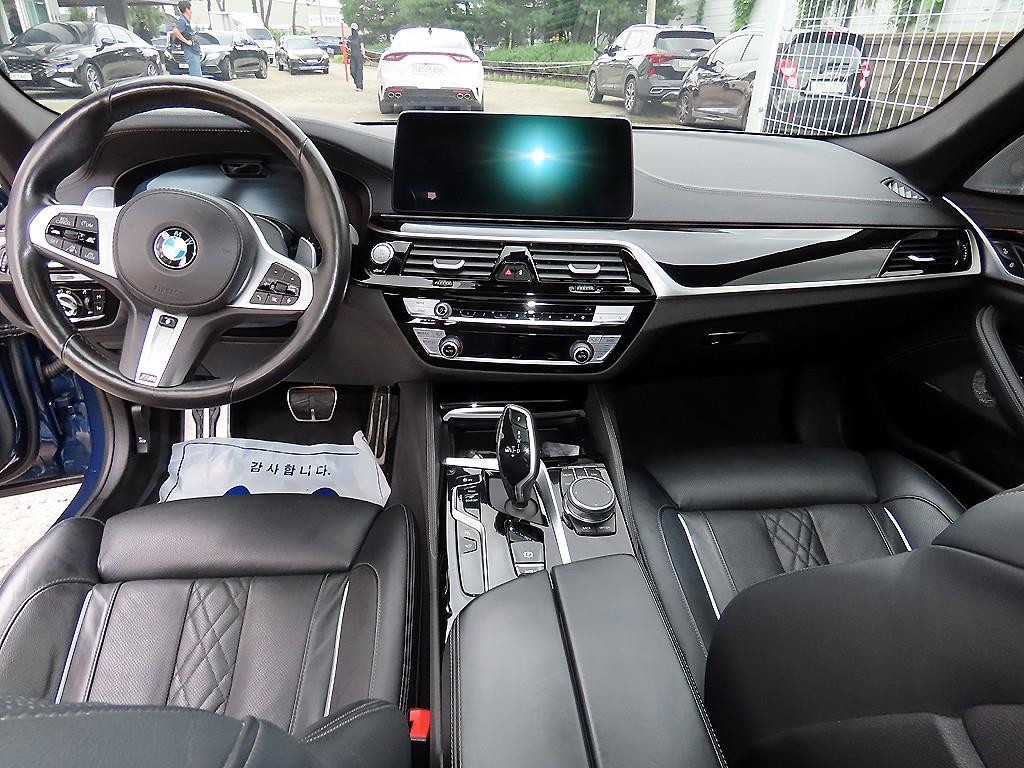 BMW 5시리즈 5시리즈 (G30) M550i xDrive 이미지 7