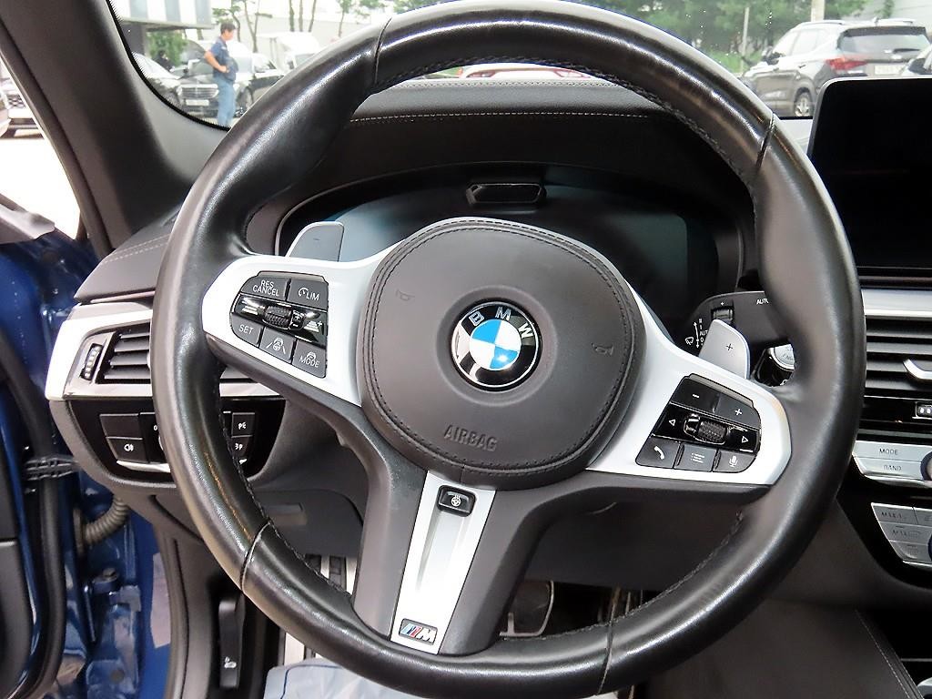 BMW 5시리즈 5시리즈 (G30) M550i xDrive 이미지 8