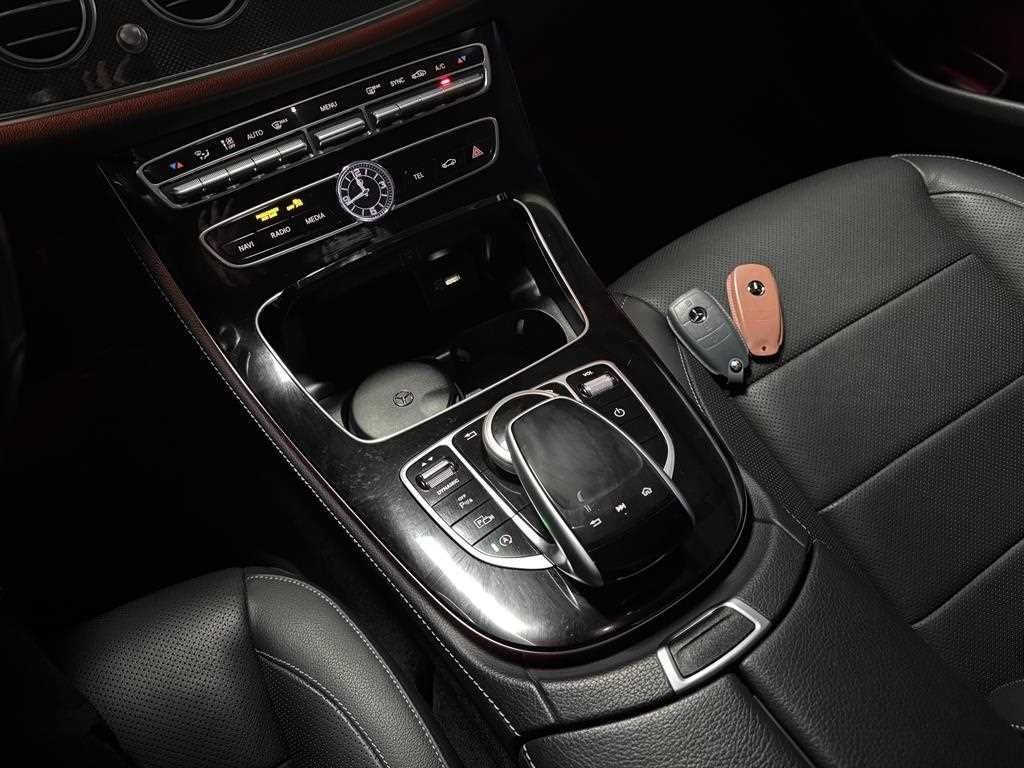 벤츠 E 클래스 E-클래스 W213 E300 4MATIC AMG LINE 이미지 10