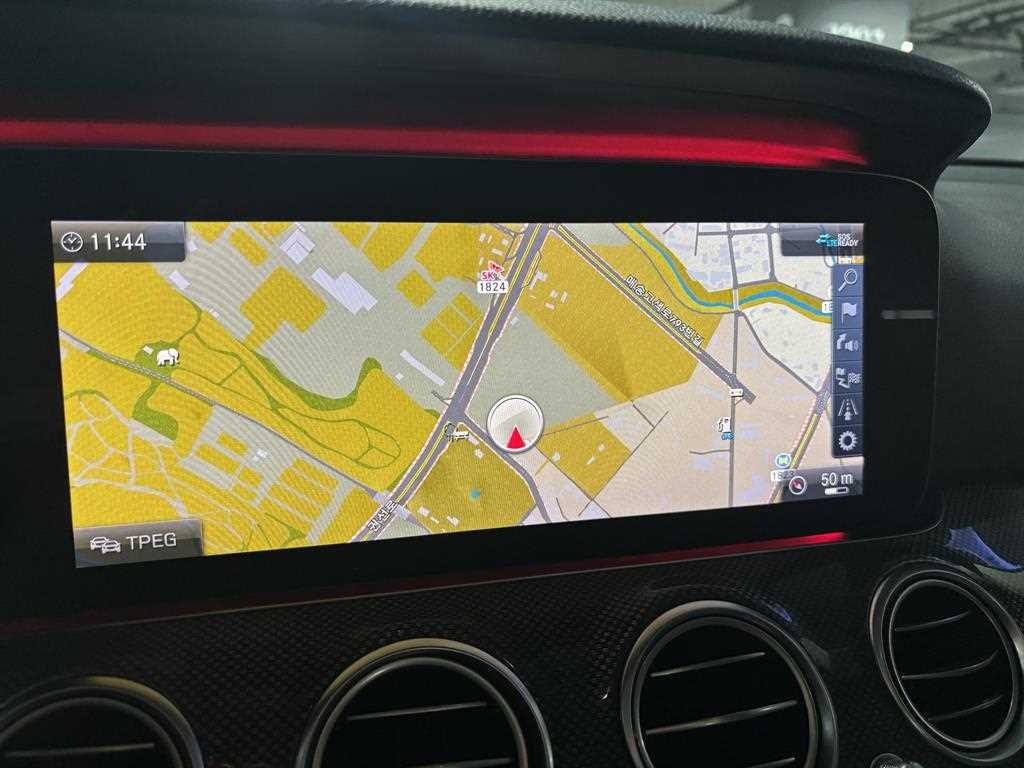 벤츠 E 클래스 E-클래스 W213 E300 4MATIC AMG LINE 이미지 11