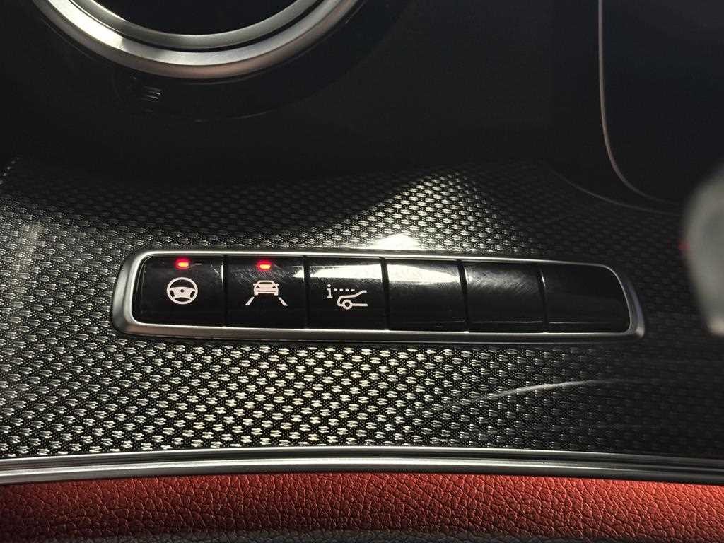 벤츠 E 클래스 E-클래스 W213 E300 4MATIC AMG LINE 이미지 17