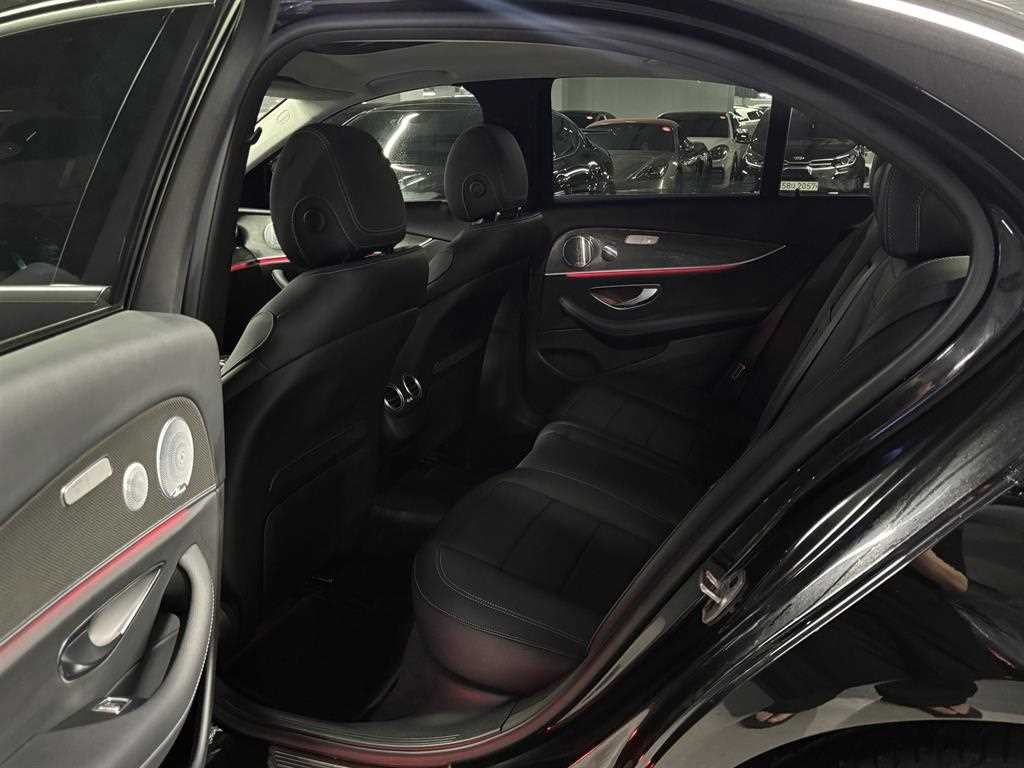 벤츠 E 클래스 E-클래스 W213 E300 4MATIC AMG LINE 이미지 8