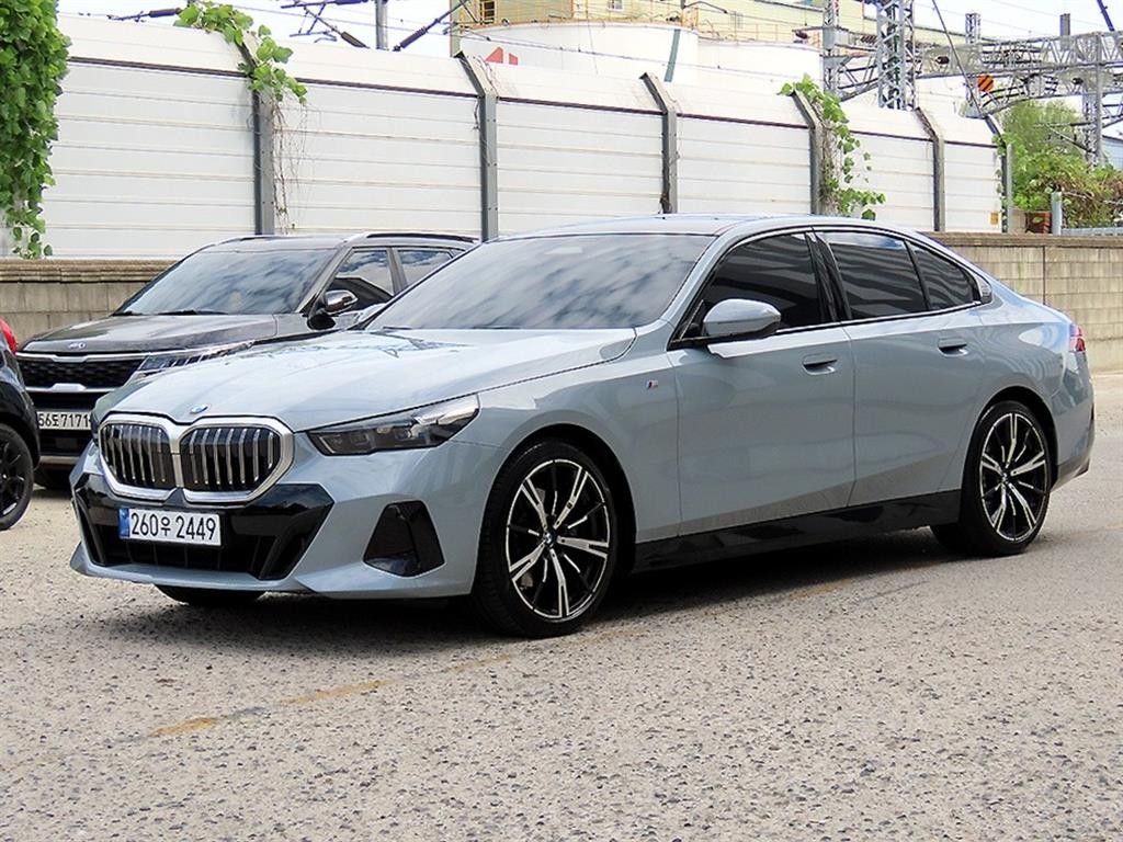 BMW 5시리즈 5시리즈 (G60) 530i xDrive M 스포츠 이미지 2