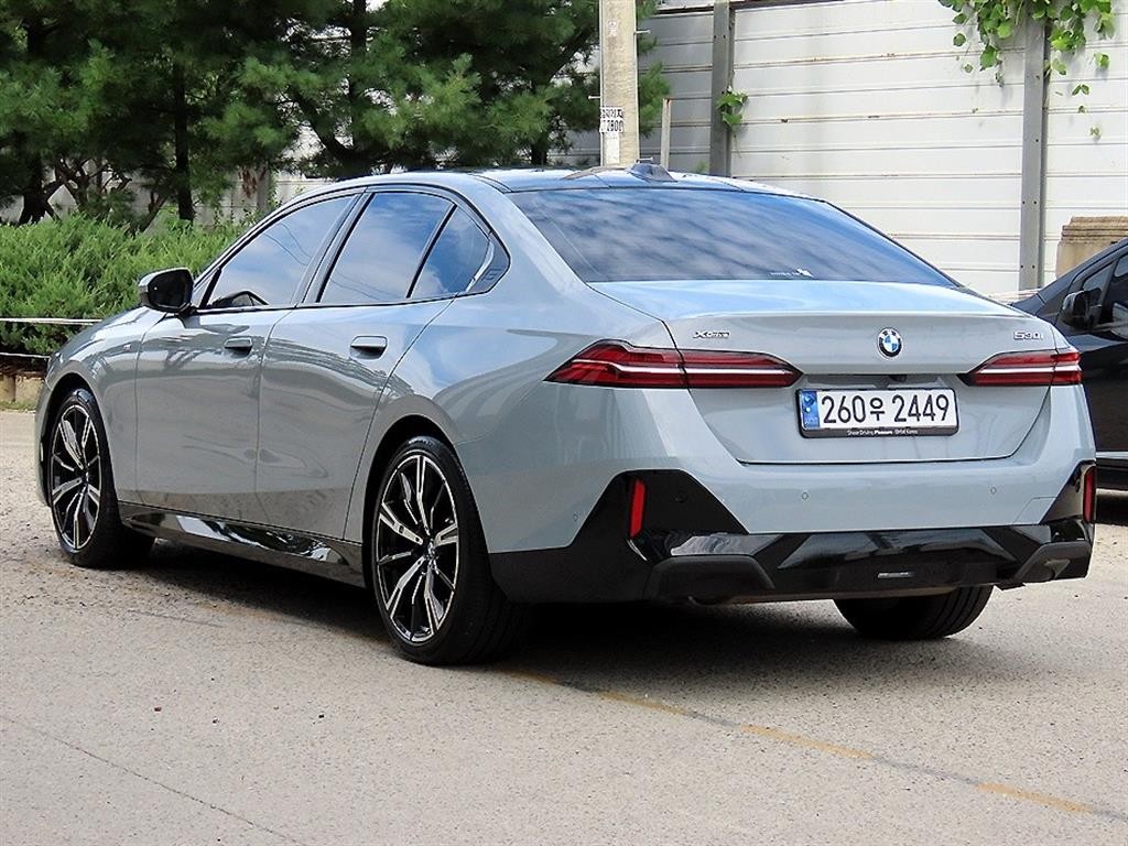 BMW 5시리즈 5시리즈 (G60) 530i xDrive M 스포츠 이미지 3
