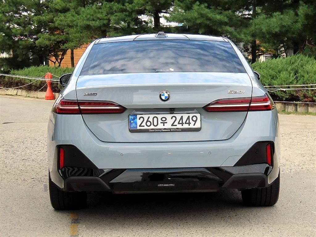 BMW 5시리즈 5시리즈 (G60) 530i xDrive M 스포츠 이미지 4