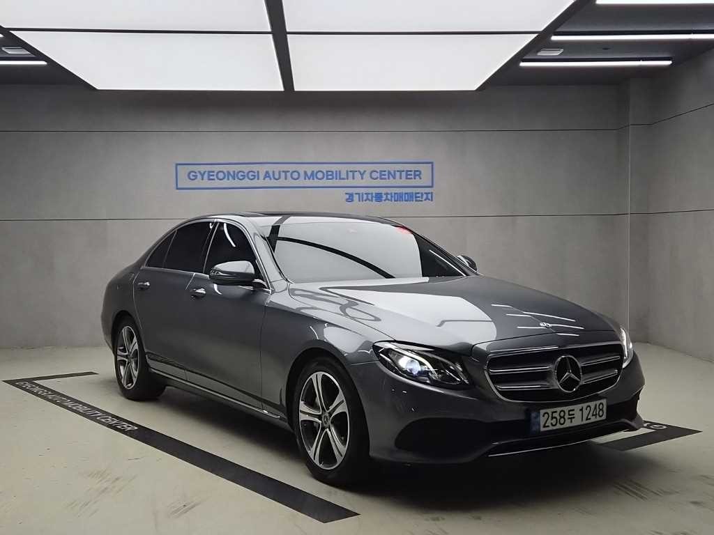 벤츠 E 클래스 E-클래스 W213 E300 아방가르드 이미지 1