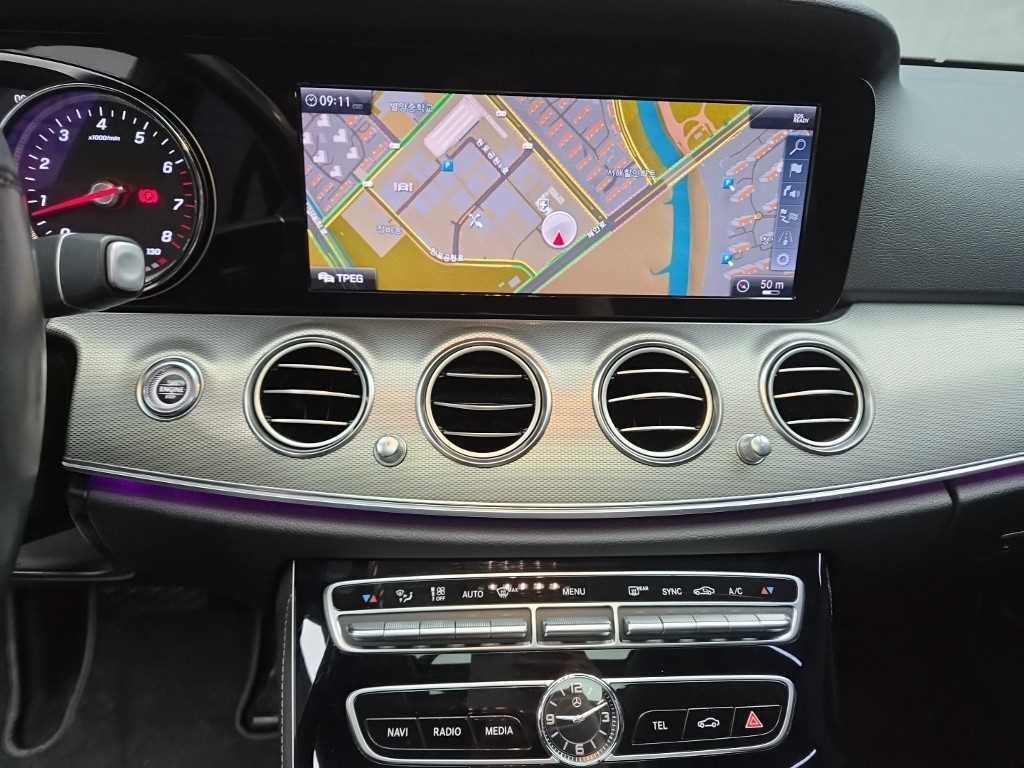 벤츠 E 클래스 E-클래스 W213 E300 아방가르드 이미지 12