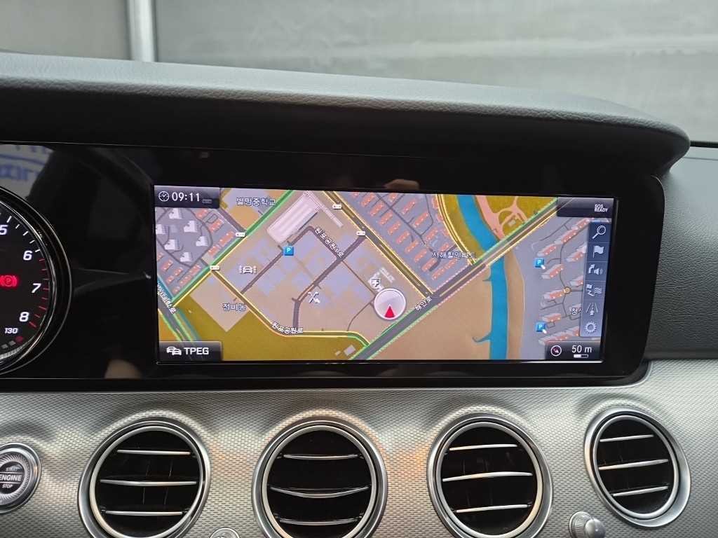 벤츠 E 클래스 E-클래스 W213 E300 아방가르드 이미지 13