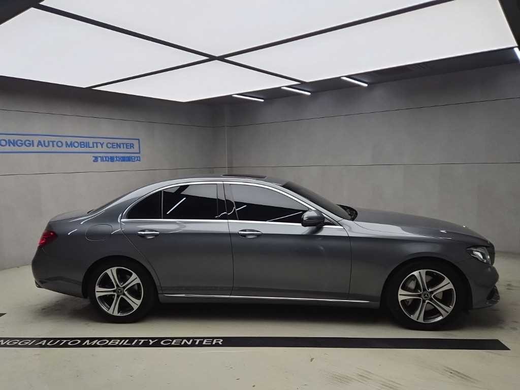 벤츠 E 클래스 E-클래스 W213 E300 아방가르드 이미지 2