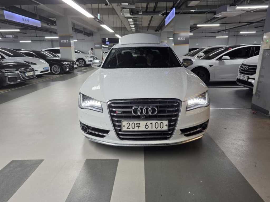 아우디 S8 4.0 TFSI 콰트로 이미지 1