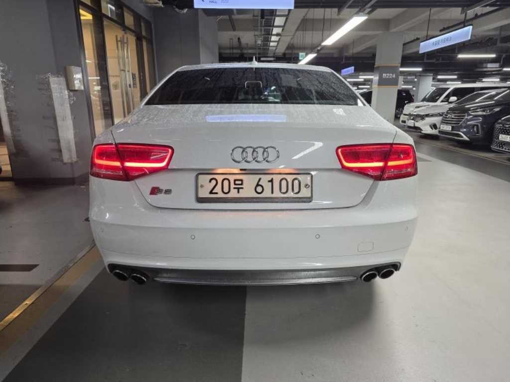 아우디 S8 4.0 TFSI 콰트로 이미지 2
