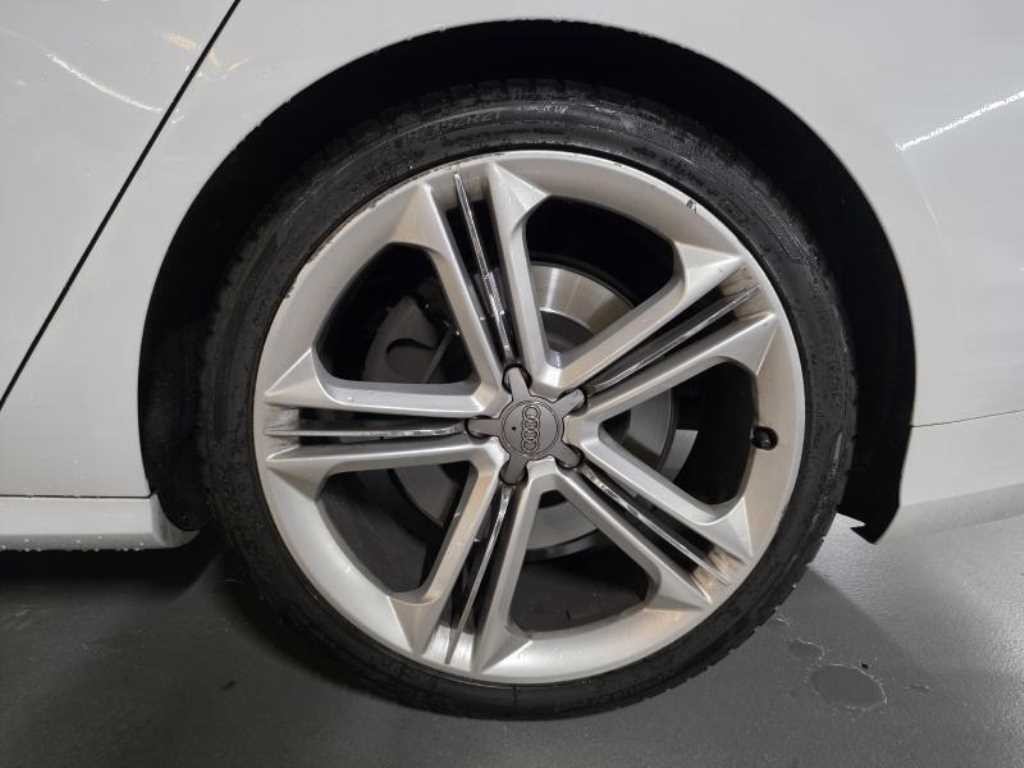 아우디 S8 4.0 TFSI 콰트로 이미지 3