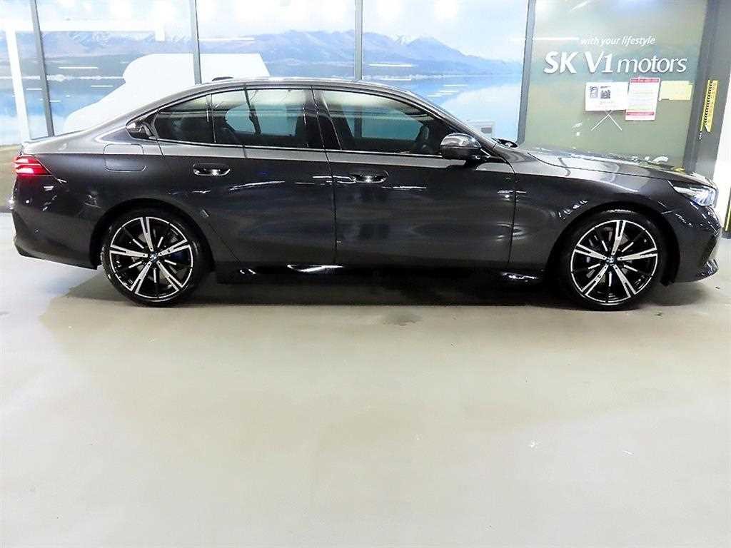 BMW 5시리즈 5시리즈 (G60) 530e M 스포츠 이미지 3