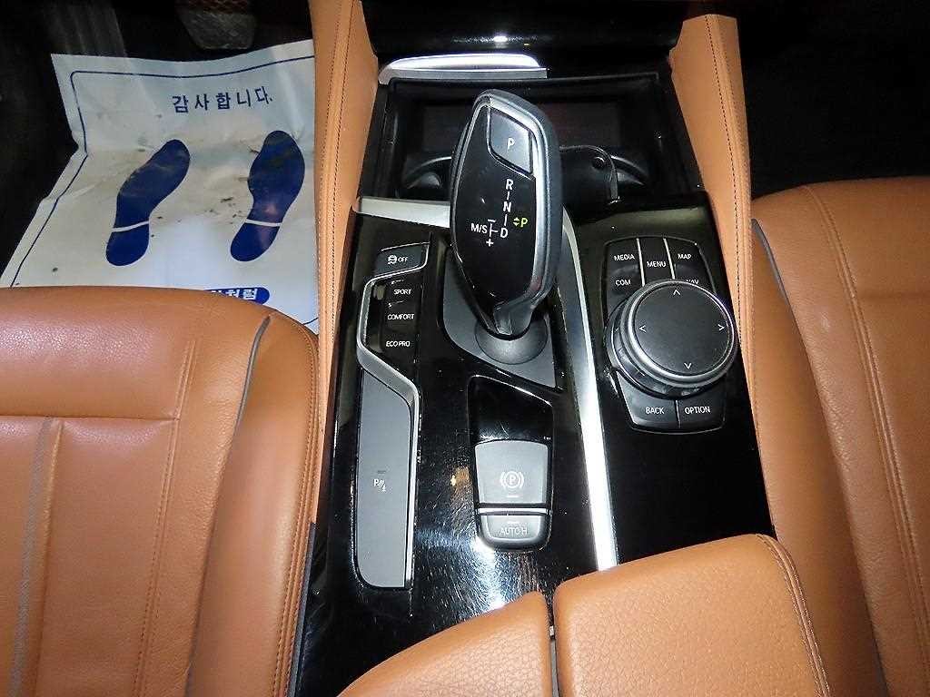 BMW 5시리즈 5시리즈 (G30) 520d M 스포츠 플러스 이미지 12