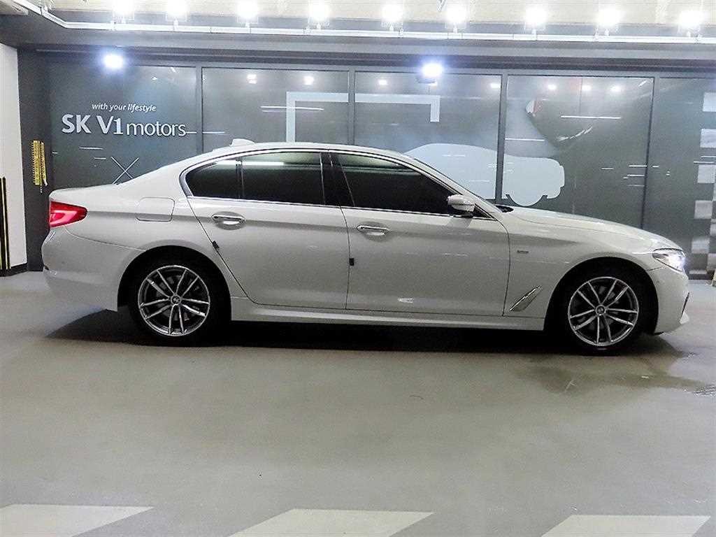 BMW 5시리즈 5시리즈 (G30) 520d M 스포츠 플러스 이미지 3