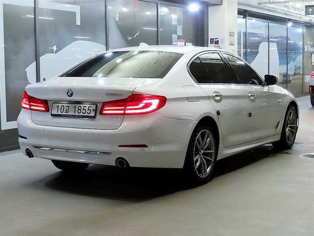 BMW 5시리즈 5시리즈 (G30) 520d M 스포츠 플러스 이미지 4