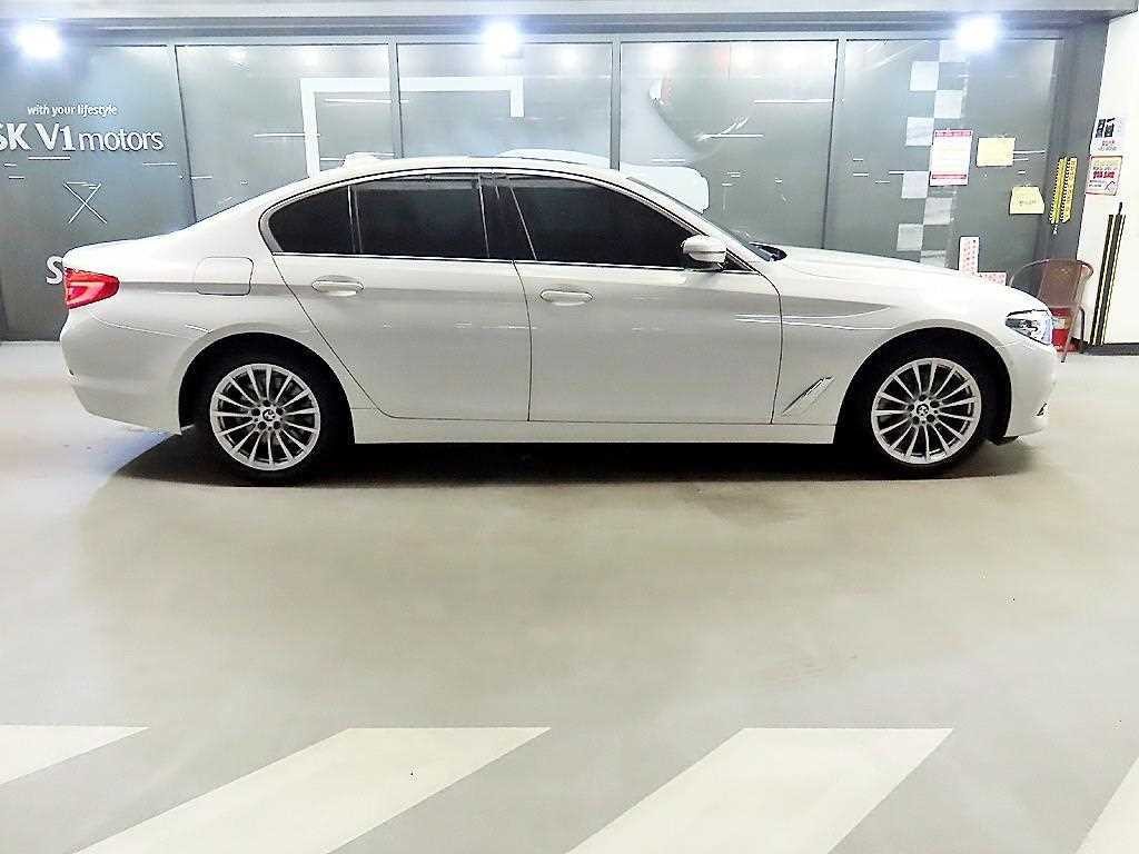 BMW 5시리즈 5시리즈 (G30) 520i 럭셔리 이미지 3
