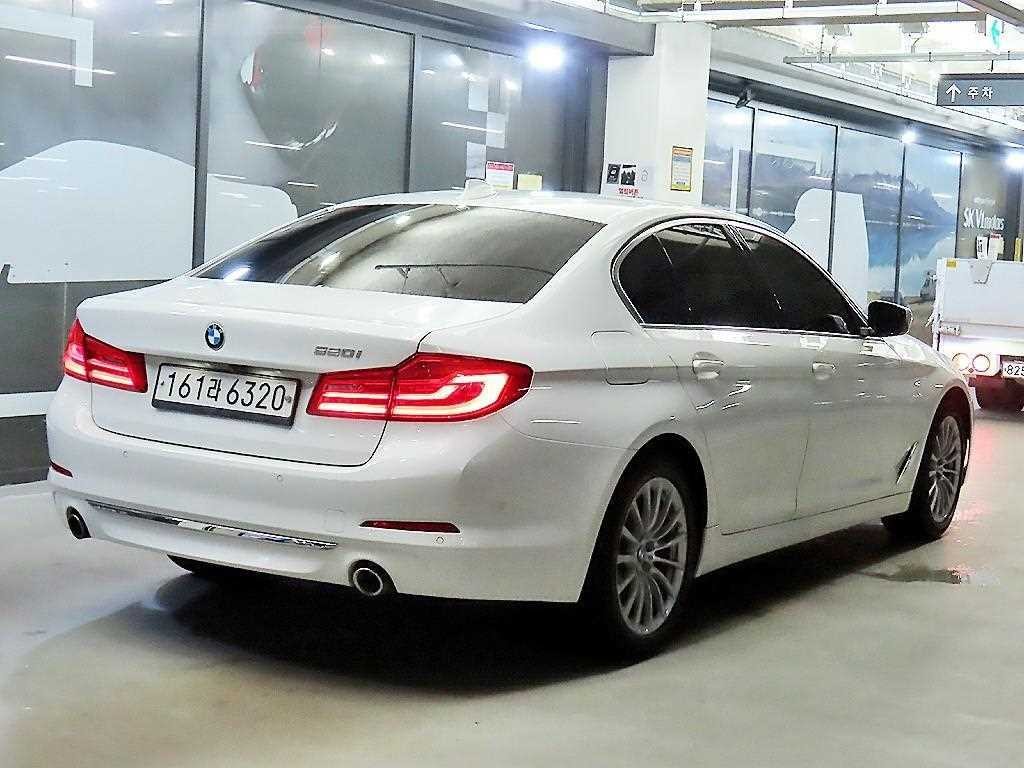 BMW 5시리즈 5시리즈 (G30) 520i 럭셔리 이미지 4