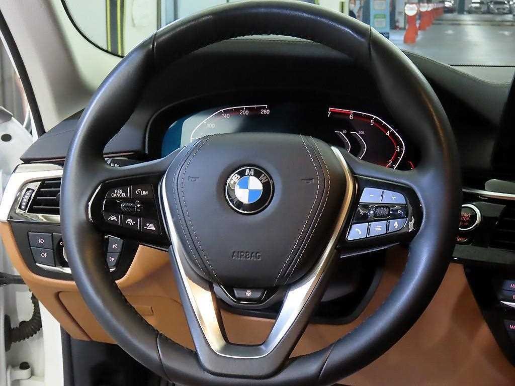 BMW 5시리즈 5시리즈 (G30) 520i 럭셔리 이미지 8