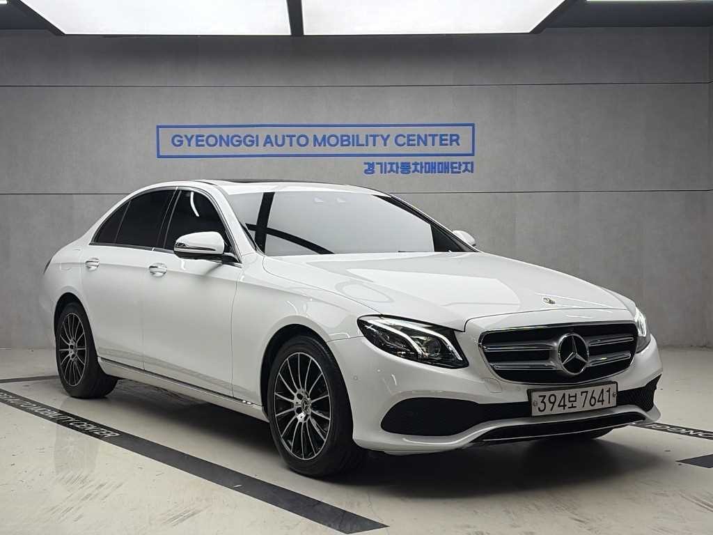 벤츠 E 클래스 E-클래스 W213 E300 4MATIC 아방가르드 이미지 1