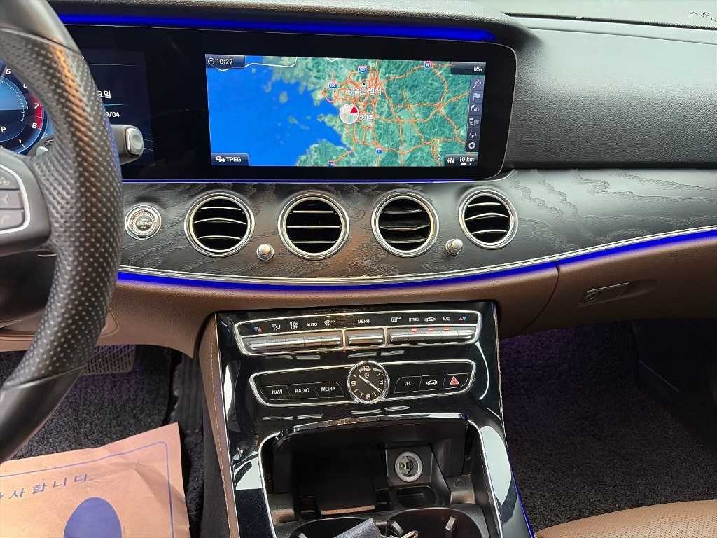 벤츠 E 클래스 E-클래스 W213 E300 4MATIC 아방가르드 이미지 10