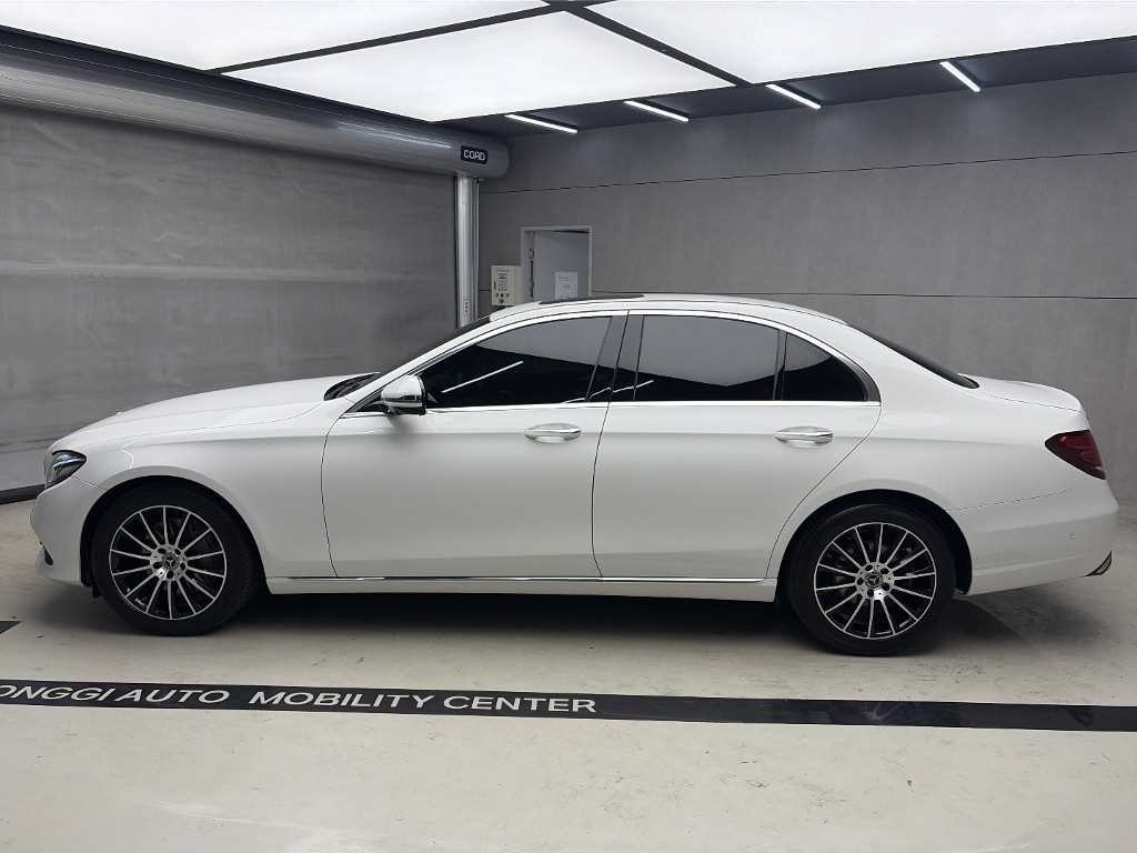 벤츠 E 클래스 E-클래스 W213 E300 4MATIC 아방가르드 이미지 2
