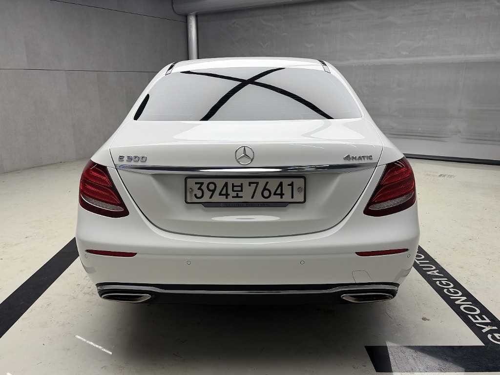 벤츠 E 클래스 E-클래스 W213 E300 4MATIC 아방가르드 이미지 3
