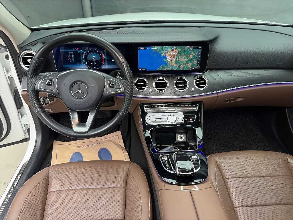 벤츠 E 클래스 E-클래스 W213 E300 4MATIC 아방가르드 이미지 7