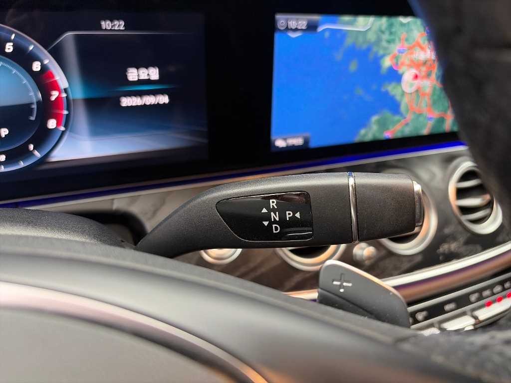 벤츠 E 클래스 E-클래스 W213 E300 4MATIC 아방가르드 이미지 8